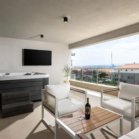 Appartamento With Panoramic Sea View