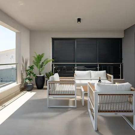 With Panoramic Sea View *